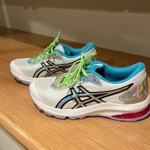 PRICE DROP!! ASICS GT-1000 Sneakers - Like New Condition